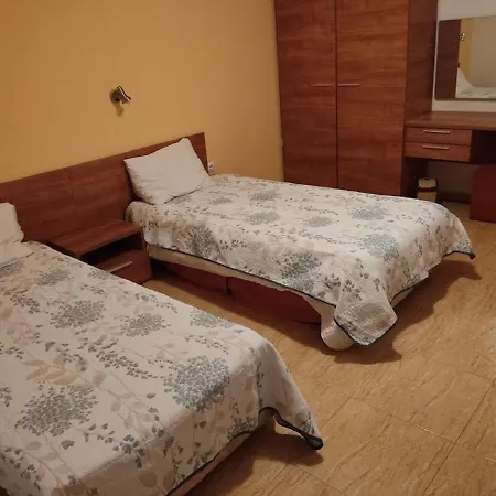 Dean's Cozy 2 Bed At Sunny Apartment